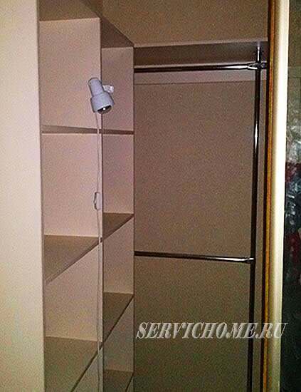 Маленькая гардеробная из кладовки
