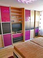 шкаф-купе в интерьере спальни